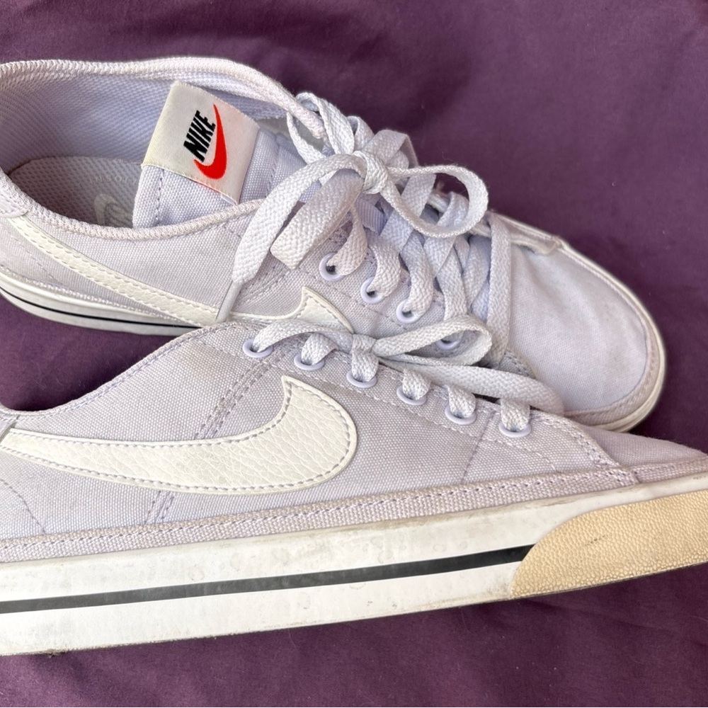 Nike light LAVENDER canvas sport shoes 4.5 kicks runners pastel school classic